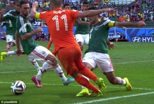 article-2674147-1F3F7D7400000578-158_634x429